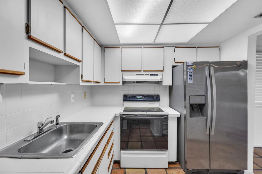 TOWNHOME CAN BE RENTED RIGHT AWAY...6 MONTHS MINIMUM. BRING - photo 14