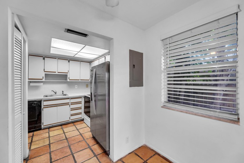 TOWNHOME CAN BE RENTED RIGHT AWAY...6 MONTHS MINIMUM. BRING - photo 17