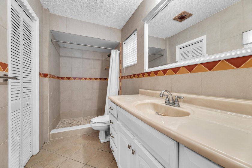TOWNHOME CAN BE RENTED RIGHT AWAY...6 MONTHS MINIMUM. BRING - photo 22