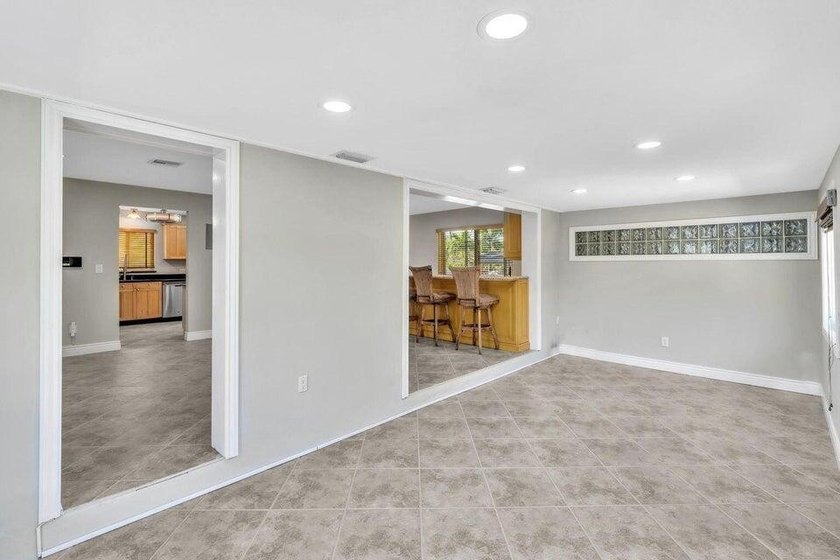 Welcome to your own tropical paradise in this E Oakland Park - photo 14