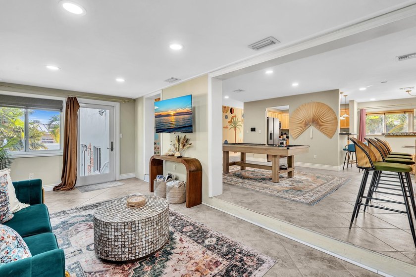Welcome to your own tropical paradise in this E Oakland Park - photo 17