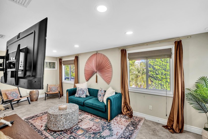 Welcome to your own tropical paradise in this E Oakland Park - photo 18