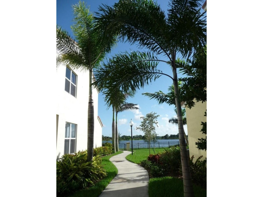LARGEST 2 Story END Unit Townhse-3Bd/2.5Ba/2CarGar+LOFT/2161sf - photo 20