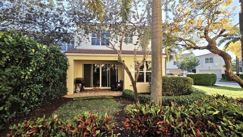 LARGEST 2 Story END Unit Townhse-3Bd/2.5Ba/2CarGar+LOFT/2161sf - photo 29