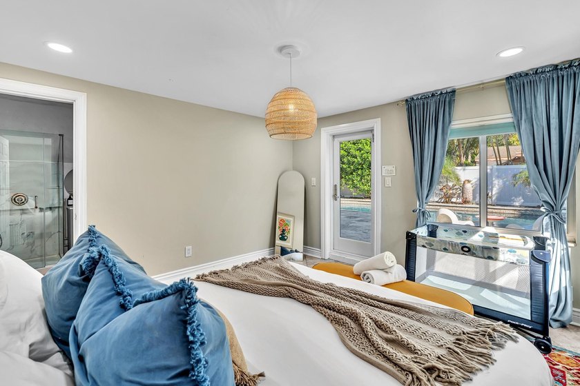 Welcome to your own tropical paradise in this E Oakland Park - photo 37