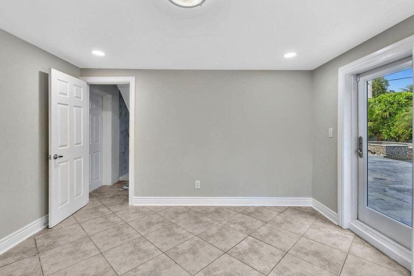 Welcome to your own tropical paradise in this E Oakland Park - photo 38