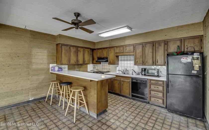 Located just outside of Port Gibson, this 44.16+/- surveyed acre - photo 31