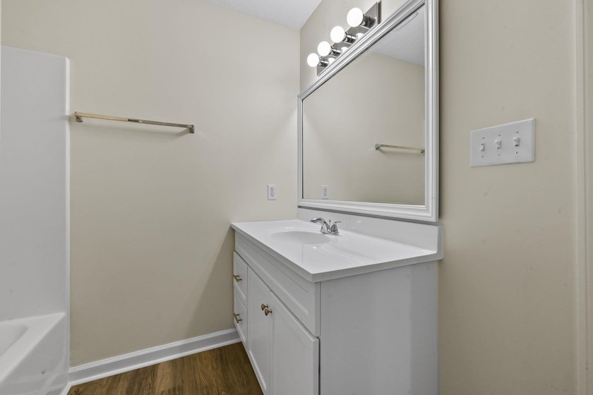 Beautifully updated 3-bedroom, 2.5-bath end-unit townhome-style - photo 15