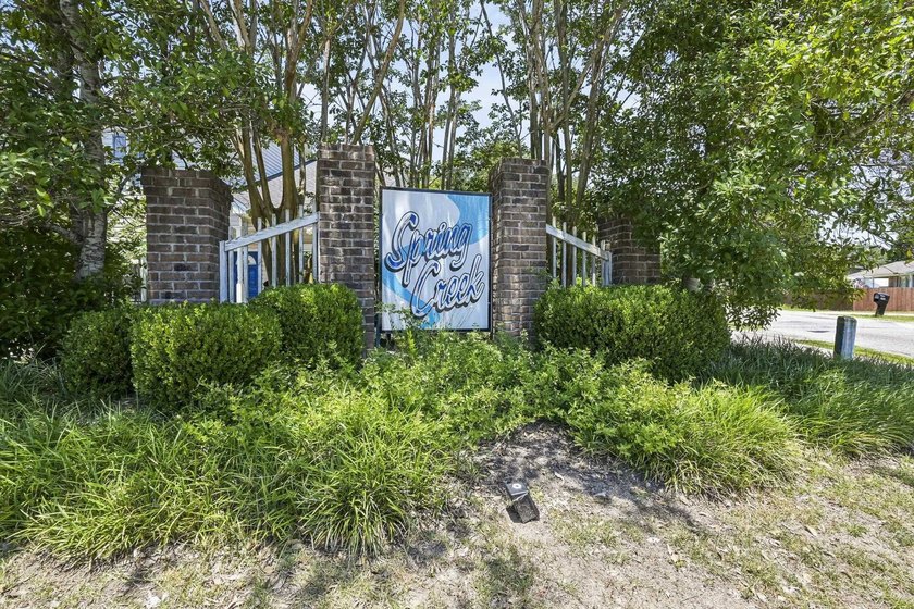 Beautifully updated 3-bedroom, 2.5-bath end-unit townhome-style - photo 25
