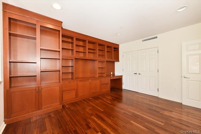 Beautiful &amp; Spacious Sunny 3-Bedroom, 2.5-Bath Condo in Harbor - photo 24