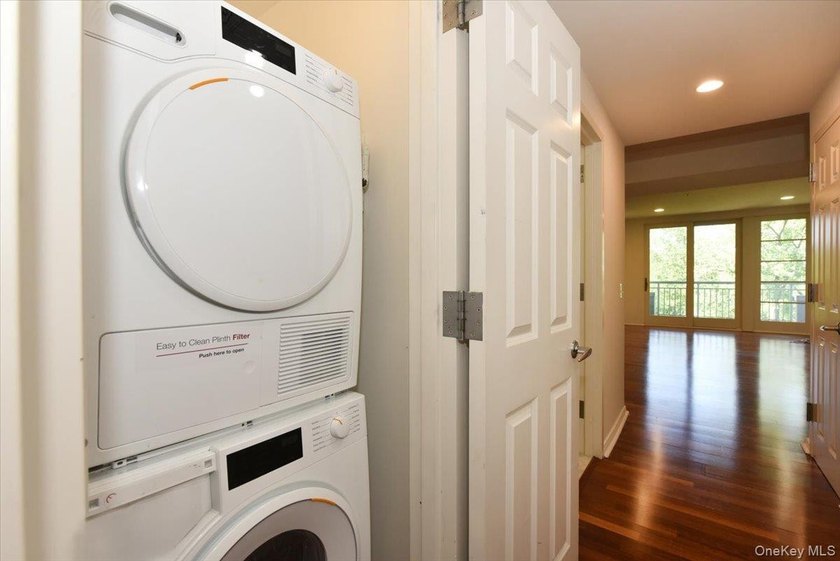 Beautiful &amp; Spacious Sunny 3-Bedroom, 2.5-Bath Condo in Harbor - photo 28