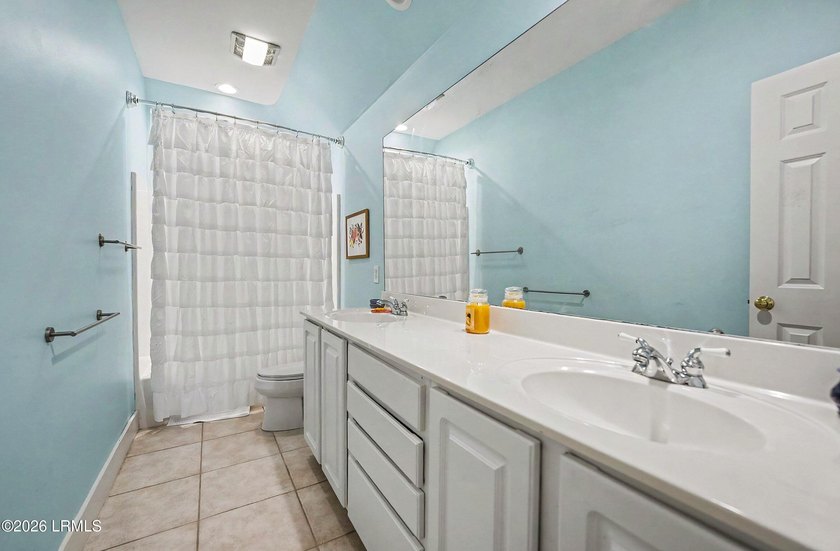 Welcome to this beautiful &amp; spacious Battery Point home! With a - photo 29