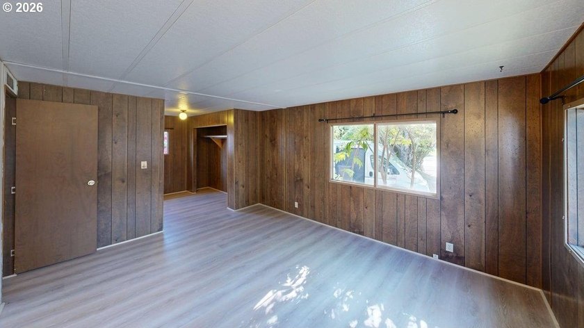 1976 Hillcrest manufactured home with solid bones and serious - photo 6