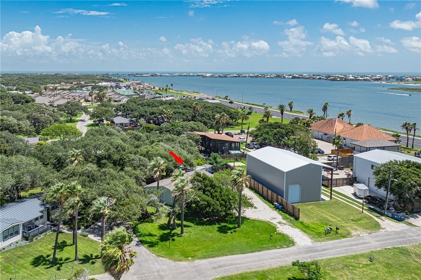GREAT INVESTMENT OPPORTUNITY &amp; LOCATION! Enjoy this relaxing - photo 2