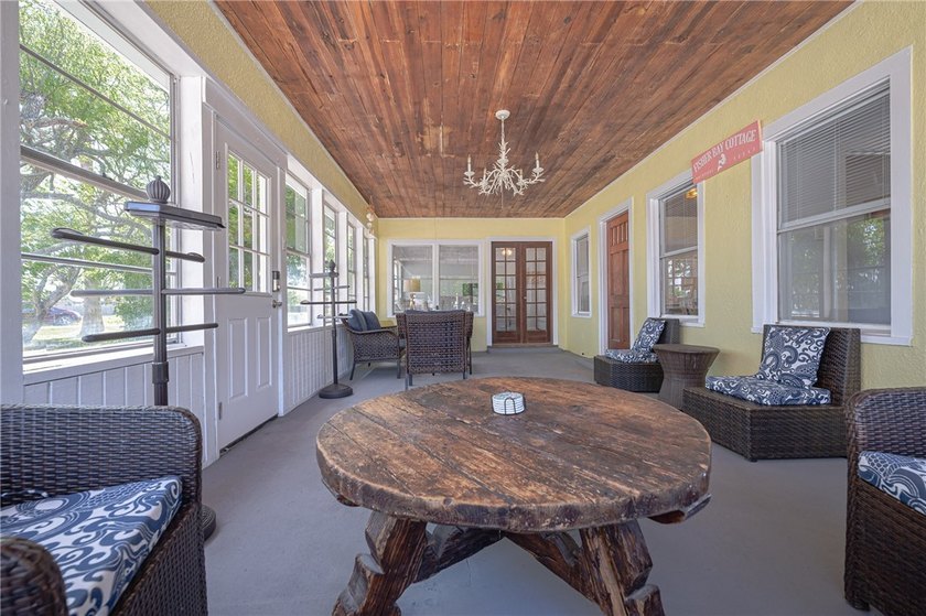 GREAT INVESTMENT OPPORTUNITY &amp; LOCATION! Enjoy this relaxing - photo 7
