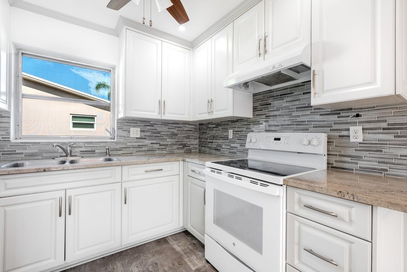 1 bedroom 1.5 baths. Fully remodeled. Enjoy vibrant living in - photo 2