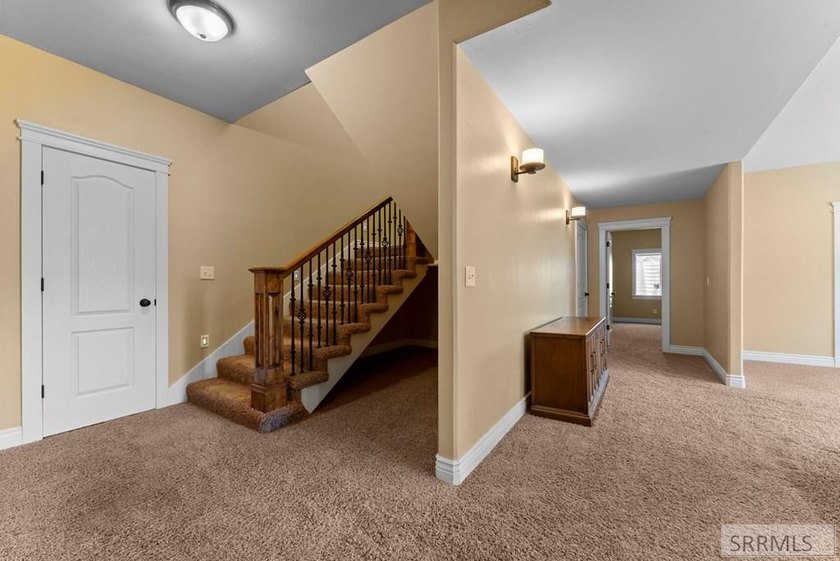 Welcome to luxury living in the prestigious Jefferson Hills Golf - photo 33