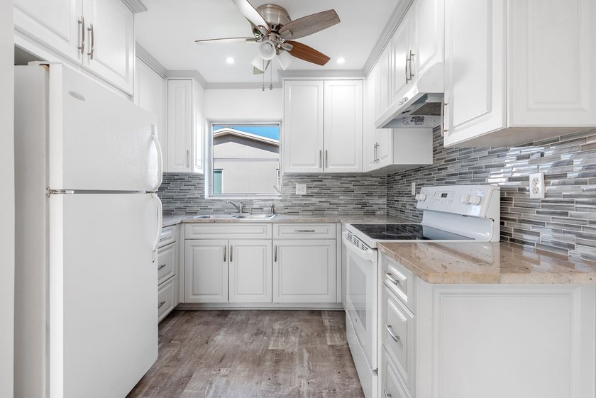 1 bedroom 1.5 baths. Fully remodeled. Enjoy vibrant living in - photo 4