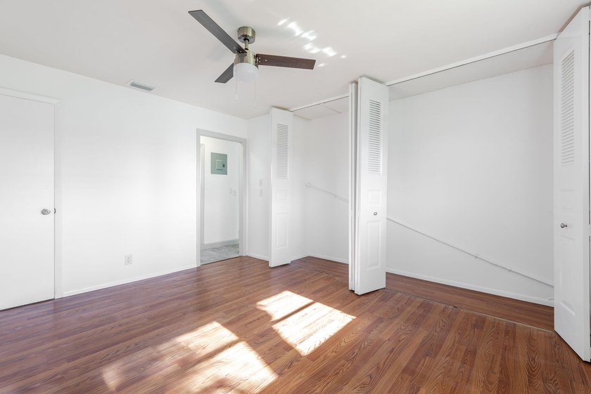1 bedroom 1.5 baths. Fully remodeled. Enjoy vibrant living in - photo 8