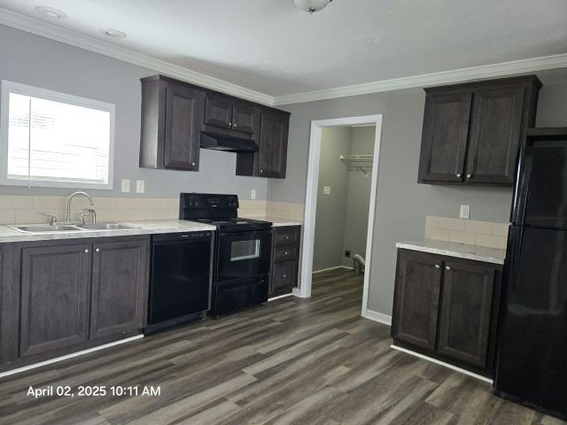 Make your new home in Sunshine Village, a well-maintained - photo 4