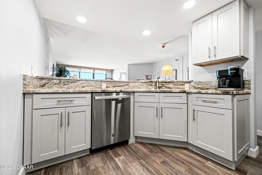Limited-Time Financing Incentive! Qualified buyers may receive a - photo 18
