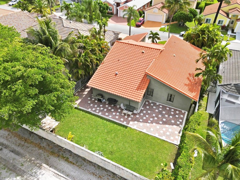 Welcome to Coquina Lakes! This well-maintained 1-story home - photo 31