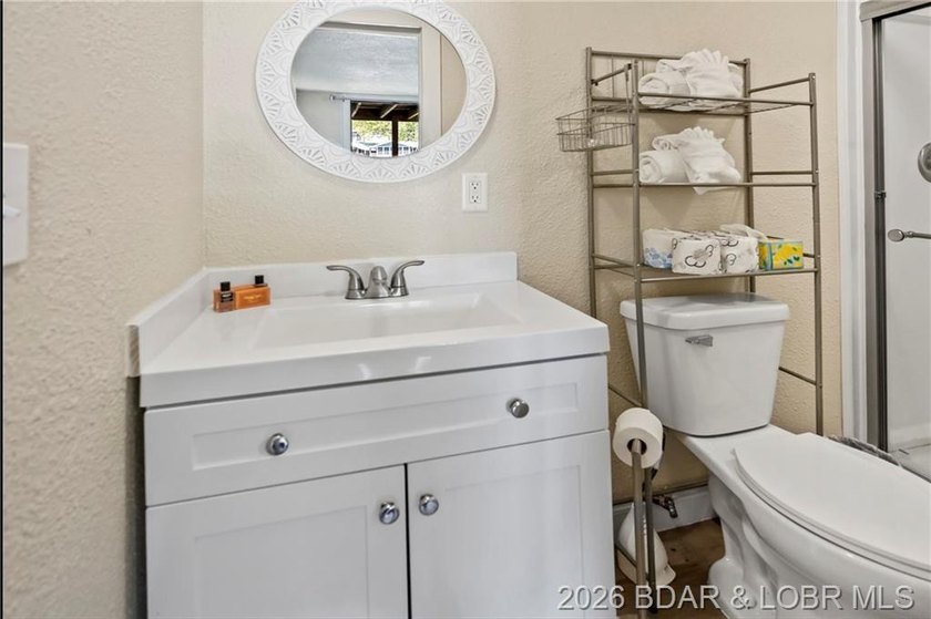 Newer HVAC, roof and gutters, water heater, and appliances - photo 40