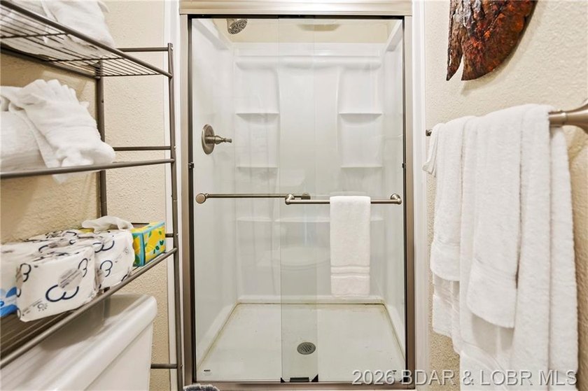Newer HVAC, roof and gutters, water heater, and appliances - photo 41