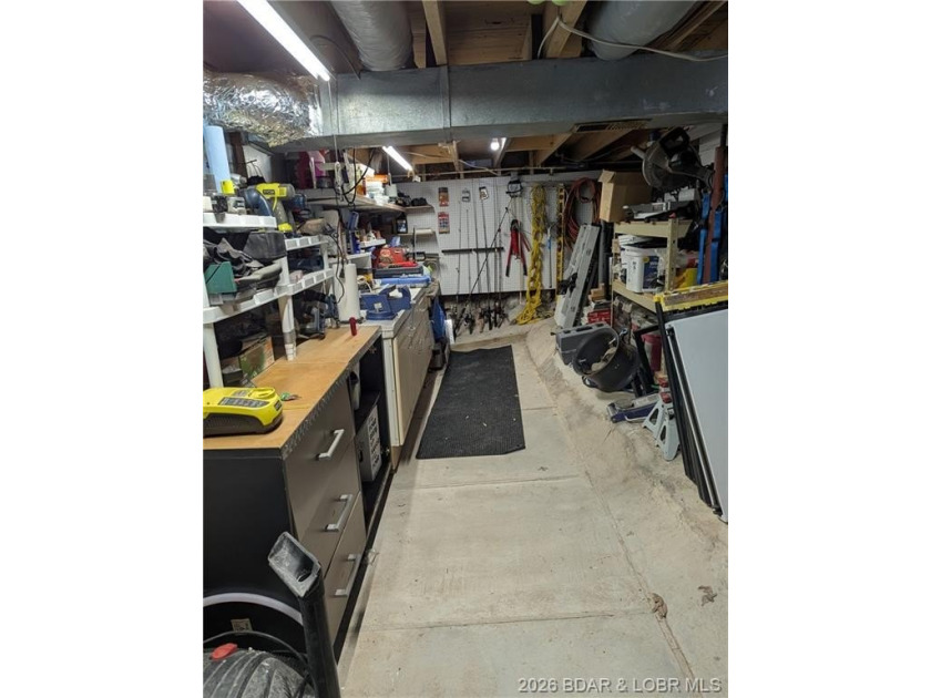 Newer HVAC, roof and gutters, water heater, and appliances - photo 43