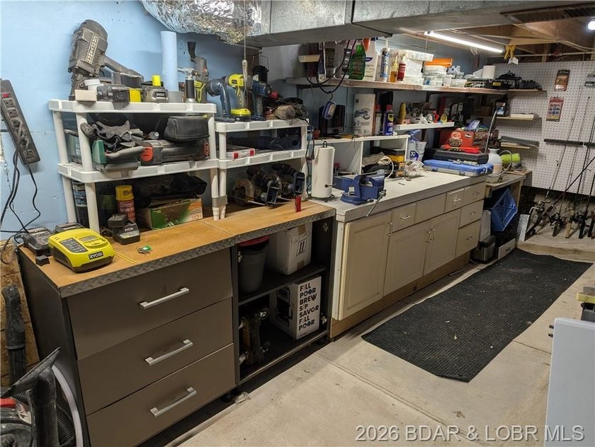 Newer HVAC, roof and gutters, water heater, and appliances - photo 44