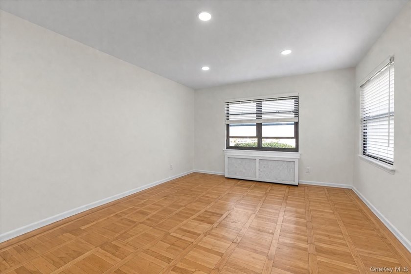 Move right into this beautifully renovated 1-bedroom, 1-bath - photo 3