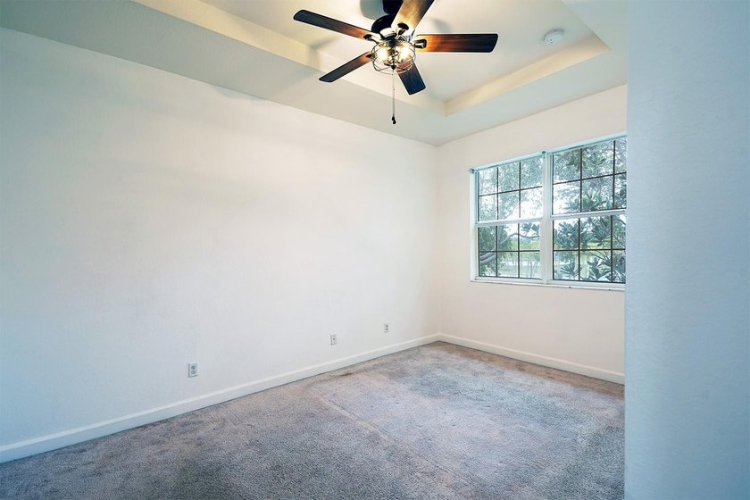Welcome to this charming 4-bedroom, 2.5-bathroom townhouse - photo 12