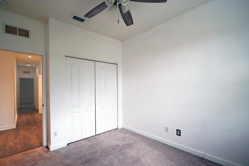 Welcome to this charming 4-bedroom, 2.5-bathroom townhouse - photo 21