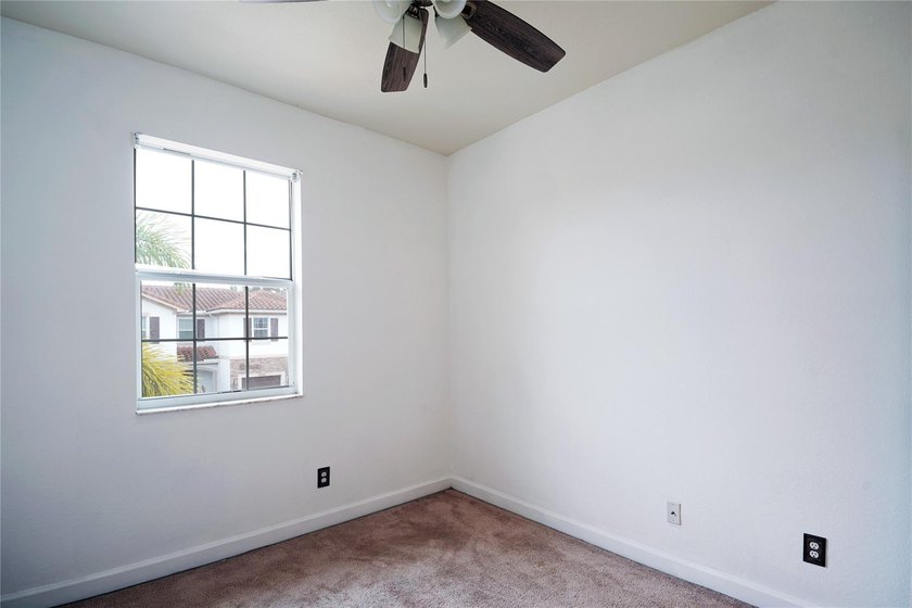 Welcome to this charming 4-bedroom, 2.5-bathroom townhouse - photo 23