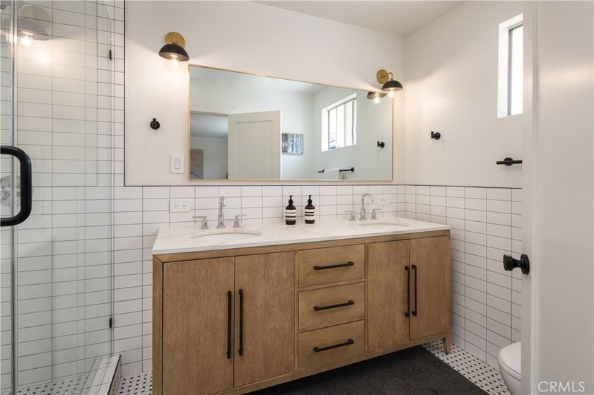 Welcome to Pageantry Haus, an impeccably updated four-bedroom - photo 26
