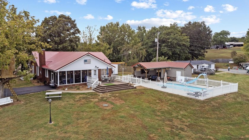 This private *WATERFRONT OASIS OVERLOOKING LAKE BARKLEY* awaits - photo 30