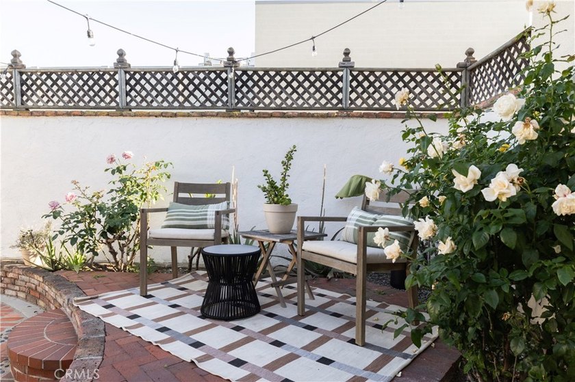 Welcome to Pageantry Haus, an impeccably updated four-bedroom - photo 39