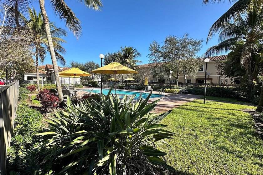 Welcome to this charming 4-bedroom, 2.5-bathroom townhouse - photo 40