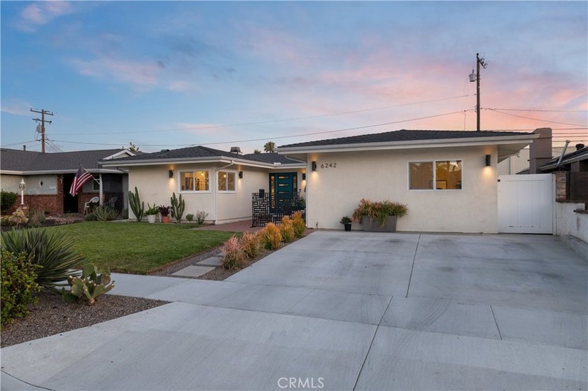 Welcome to Pageantry Haus, an impeccably updated four-bedroom - photo 43