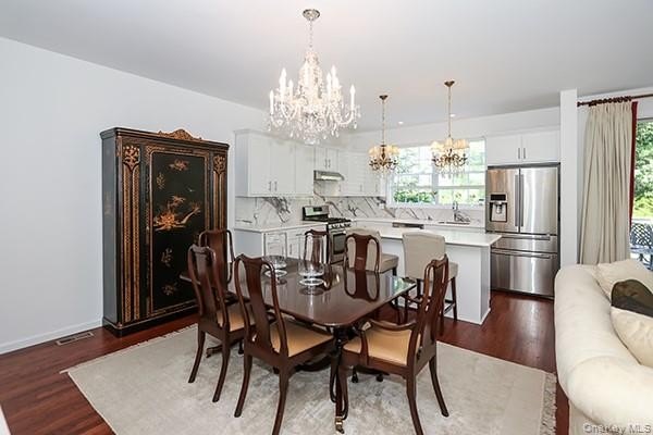 Nestled in a serene Huntington cul-de-sac, this stunning Spring - photo 13