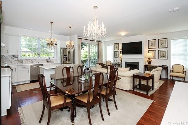 Nestled in a serene Huntington cul-de-sac, this stunning Spring - photo 14
