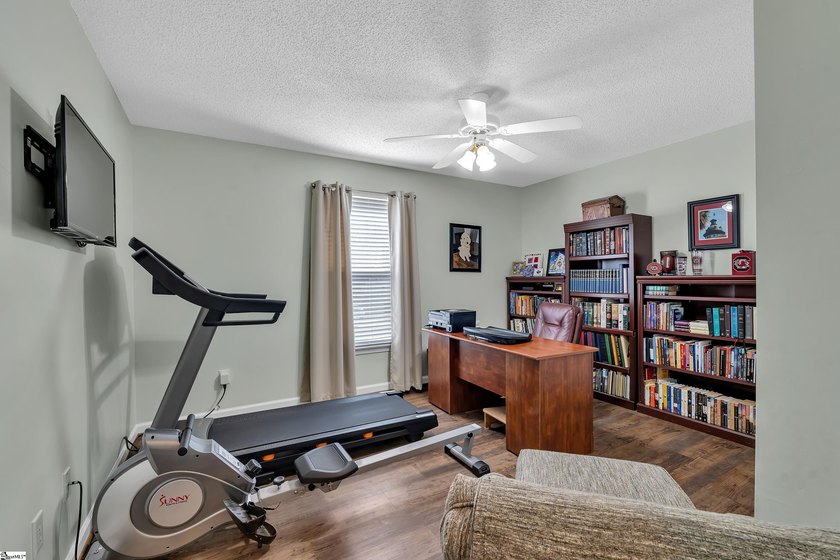 Welcome home to this charming split-bedroom RANCH, a - photo 16