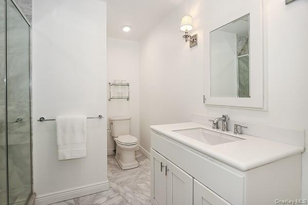 Nestled in a serene Huntington cul-de-sac, this stunning Spring - photo 18
