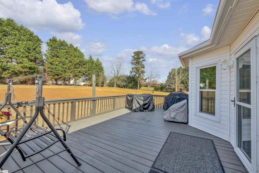Welcome home to this charming split-bedroom RANCH, a - photo 19