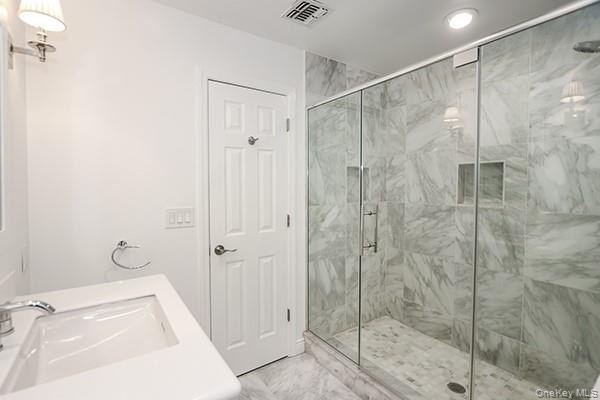 Nestled in a serene Huntington cul-de-sac, this stunning Spring - photo 19