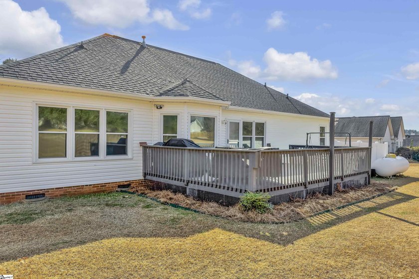 Welcome home to this charming split-bedroom RANCH, a - photo 21