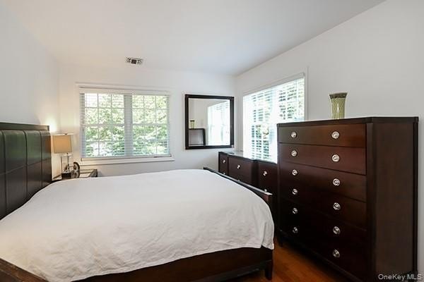 Nestled in a serene Huntington cul-de-sac, this stunning Spring - photo 21