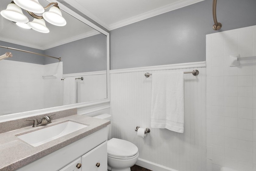 Light, bright &amp; spacious 2BR/1.5BA condo in desirable Woodridge - photo 22