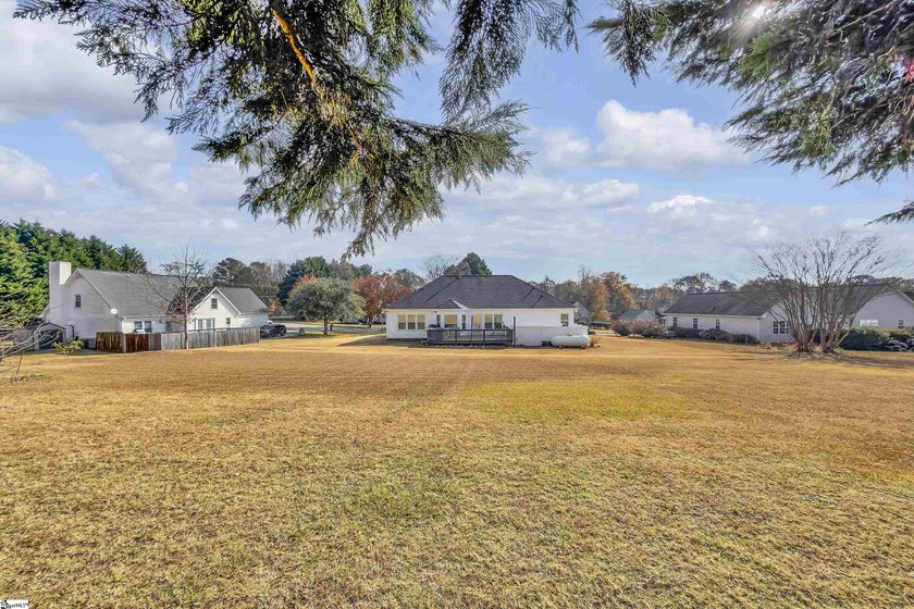 Welcome home to this charming split-bedroom RANCH, a - photo 23