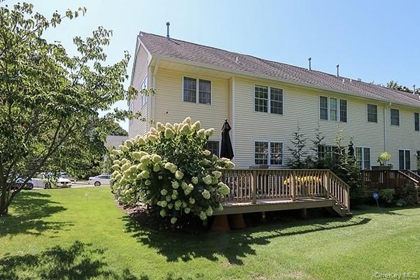 Nestled in a serene Huntington cul-de-sac, this stunning Spring - photo 32
